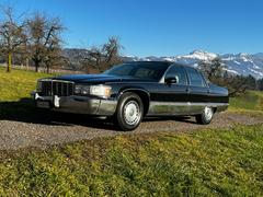 Voorbeeld Cadillac Fleetwood diplomatiek voertuig UAE